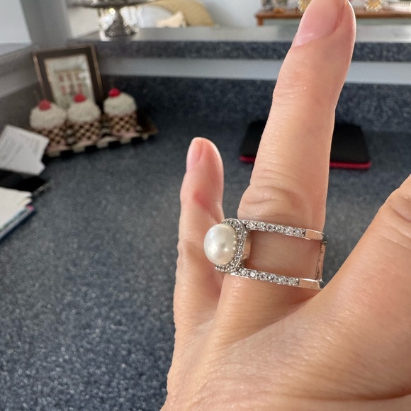 Elegant Fresh Water Pearl Silver Ring Size 8 - Picture 5 of 10